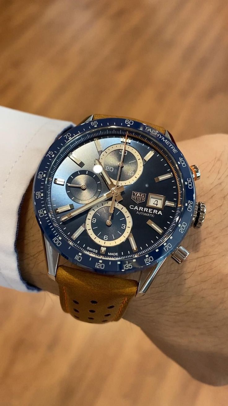 TAG HEUER CARRERA